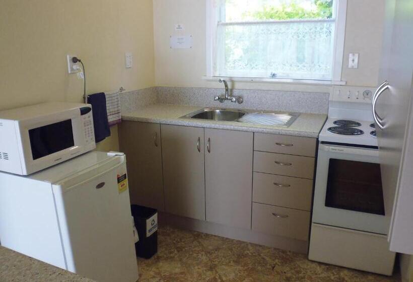 패밀리 아파트, Spa Lodge Motel