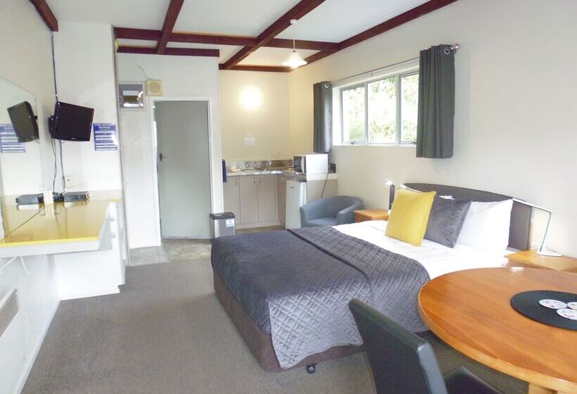 스탠다드 스튜디오, Spa Lodge Motel