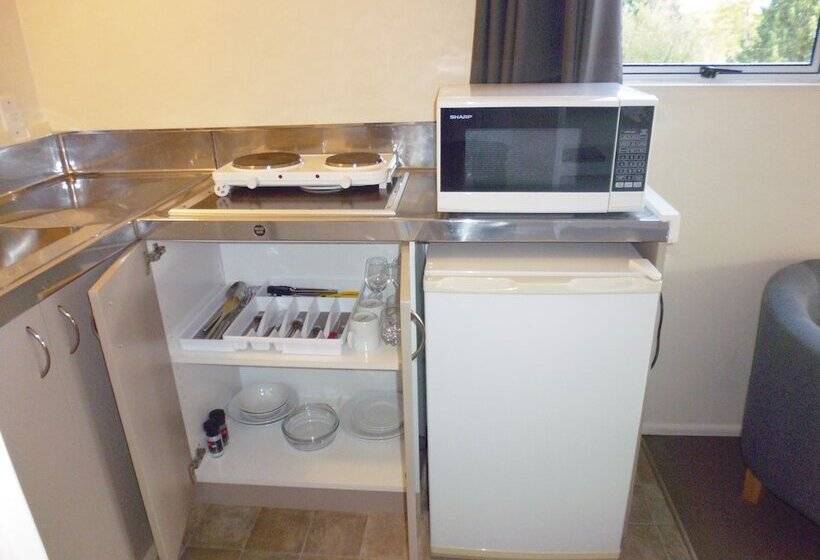 스탠다드 스튜디오, Spa Lodge Motel