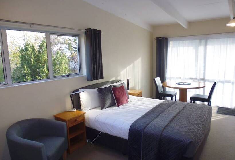 스탠다드 스튜디오, Spa Lodge Motel