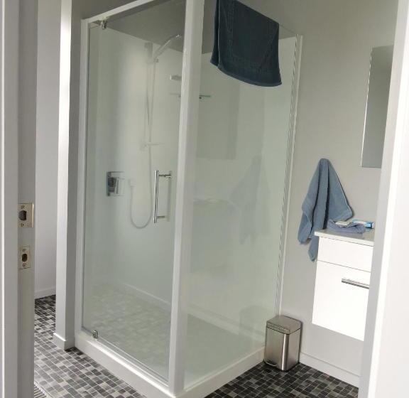 Номер Стандарт Совместная Ванная, The Reservation B&b