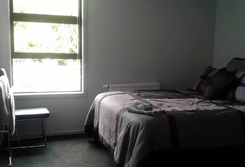 バス共有のスタンダードルーム, The Reservation B&b