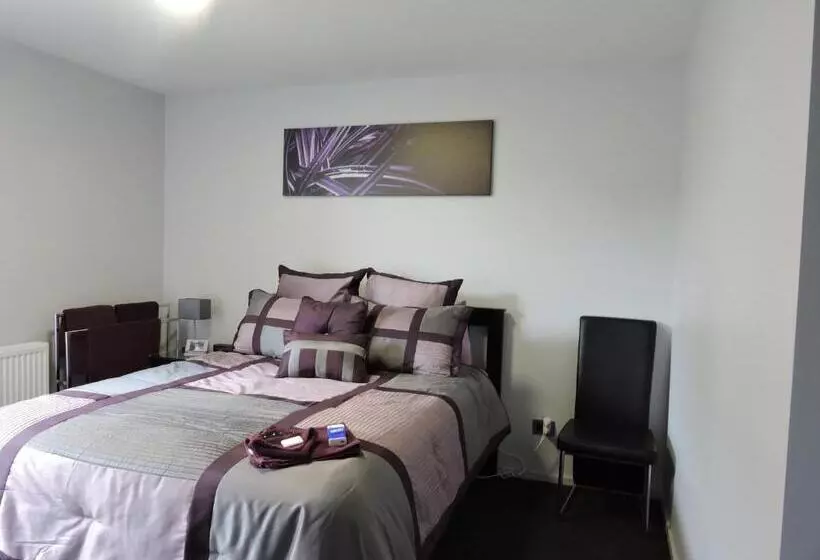バス共有のスタンダードルーム, The Reservation B&b