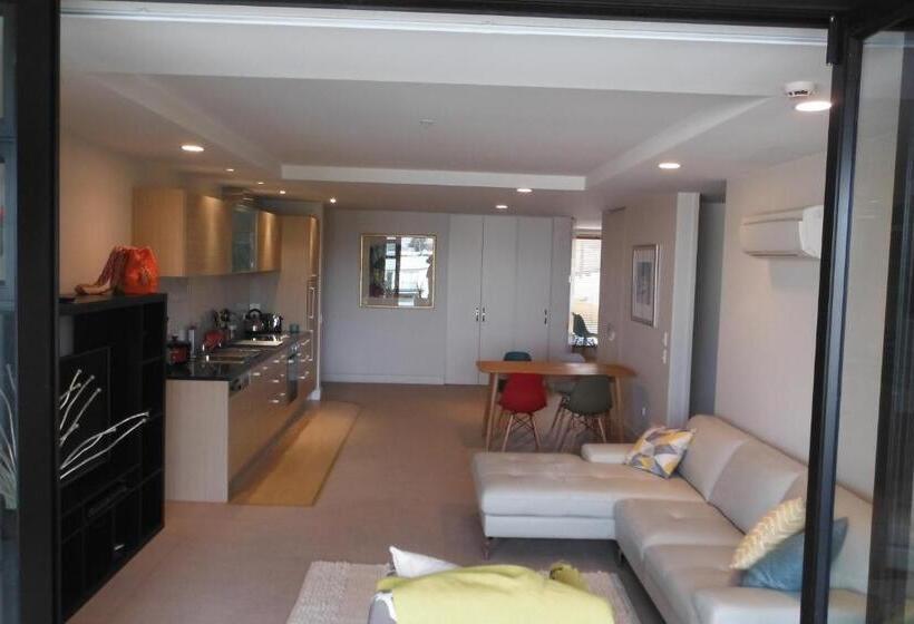 2ベッドルームアパートメント, The Sands