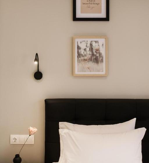 스탠다드 스튜디오, Wyz Piraeus