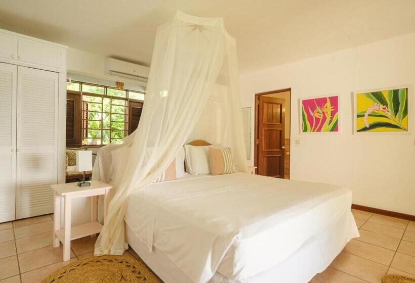 جناح مطلّ علي البحر, Gingerbread Suites