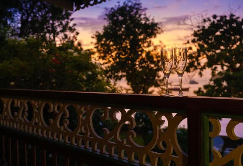 غرفة ديلوكس مطلّة علي البحر مزوَّدة بشُرفة, Gingerbread Suites