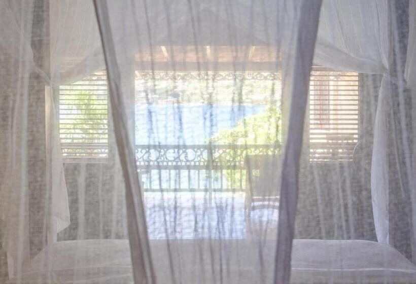 غرفة ديلوكس مطلّة علي البحر مزوَّدة بشُرفة, Gingerbread Suites