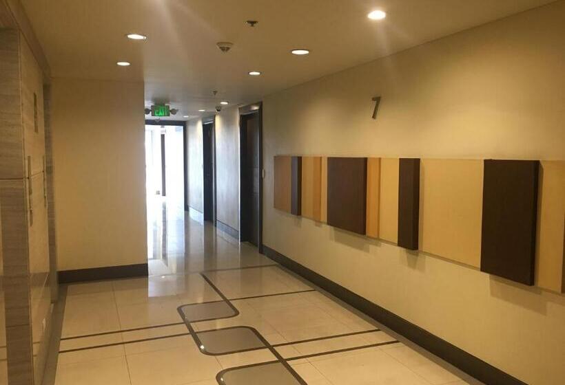 آپارتمان 1 خوابه با بالکن, Cozy Condo Near Naia With Wifi, Pool And Balcony