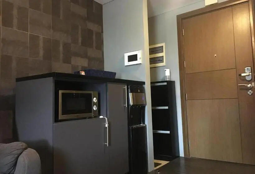 آپارتمان 1 خوابه با بالکن, Cozy Condo Near Naia With Wifi, Pool And Balcony