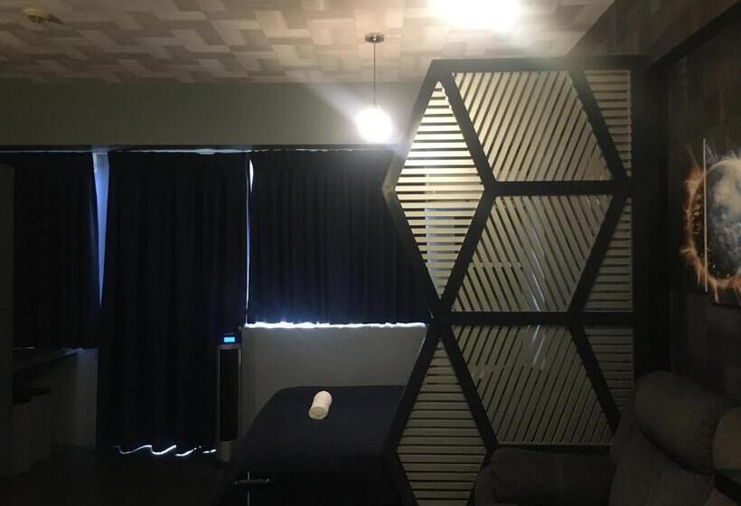 آپارتمان 1 خوابه با بالکن, Cozy Condo Near Naia With Wifi, Pool And Balcony