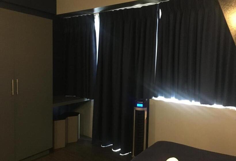 آپارتمان 1 خوابه با بالکن, Cozy Condo Near Naia With Wifi, Pool And Balcony