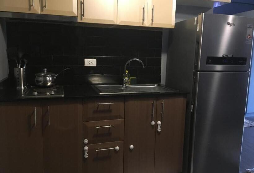 آپارتمان 1 خوابه با بالکن, Cozy Condo Near Naia With Wifi, Pool And Balcony