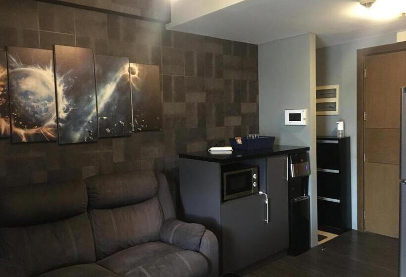 آپارتمان 1 خوابه با بالکن, Cozy Condo Near Naia With Wifi, Pool And Balcony
