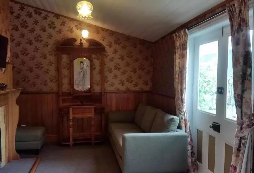 Talo 2 Makuuhuonetta, Designer Cottage