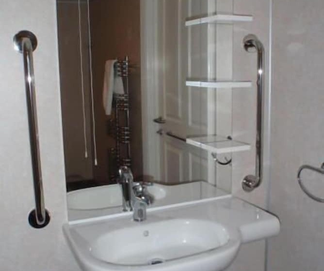 غرفة قياسية لذوى الاحتياجات الخاصة, King Arthurs Arms