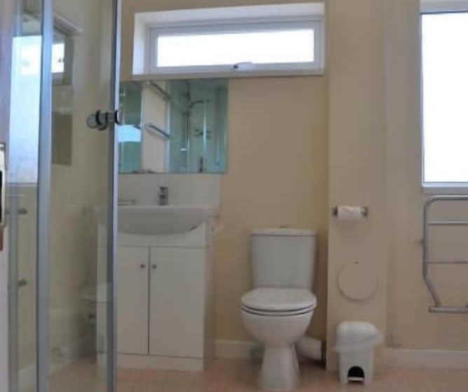 جناح 3 غرف نوم, King Arthurs Arms