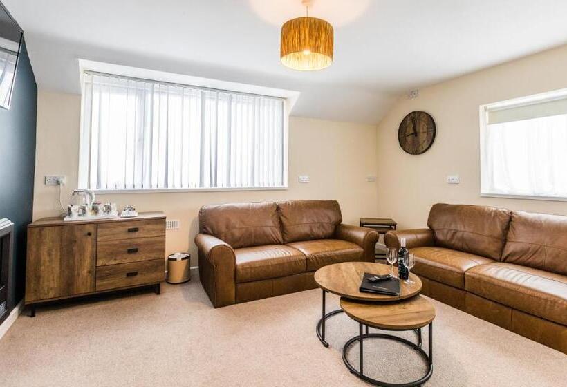 جناح 3 غرف نوم, King Arthurs Arms