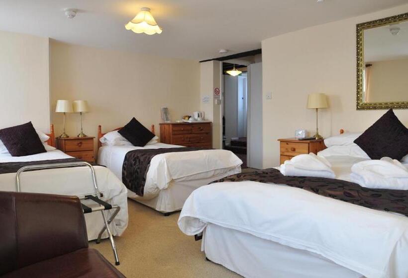 غرفة قياسية رباعية, King Arthurs Arms