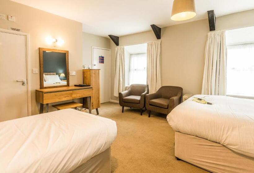 غرفة قياسية رباعية, King Arthurs Arms