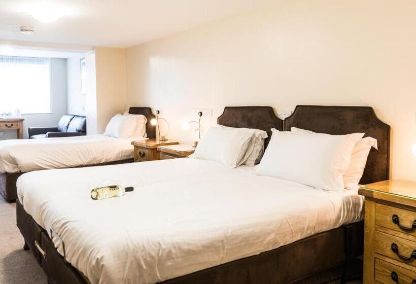 غرفة عائلية, King Arthurs Arms