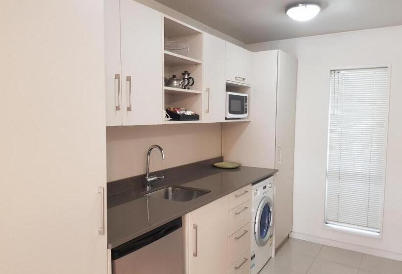 标准工作室, Delago Motel/apartments