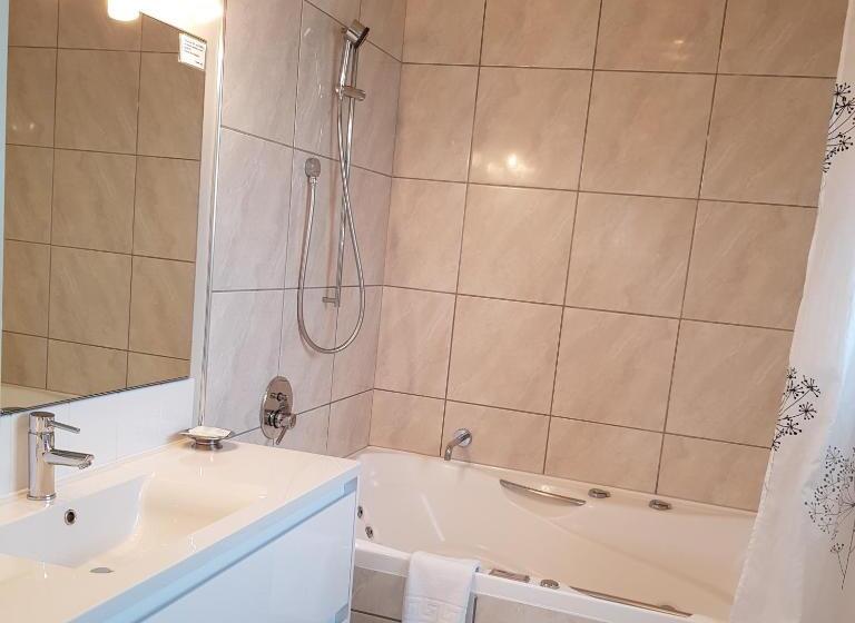 Апартаменты 2 Спальни с Балконом, Delago Motel/apartments