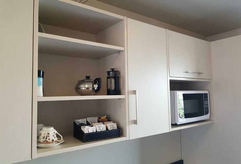 标准工作室, Delago Motel/apartments