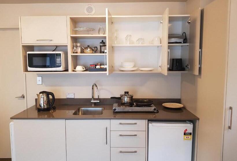 标准工作室, Delago Motel/apartments