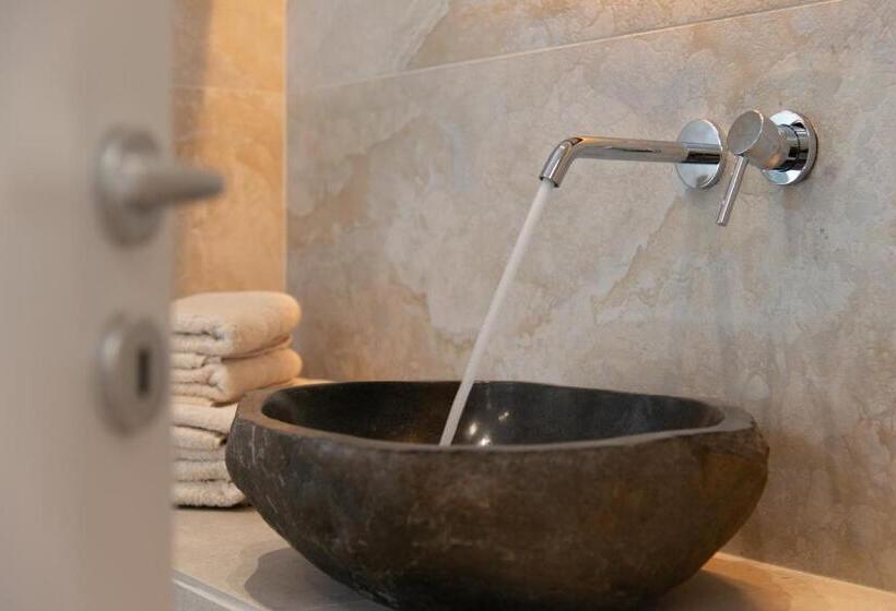 סוויטת ג'וניור, Edem