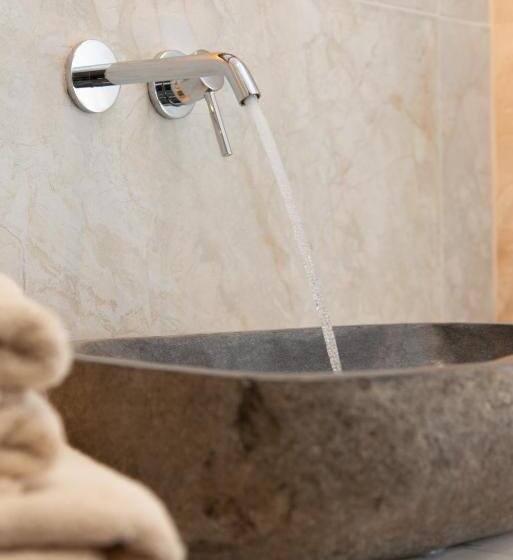 סוויטת ג'וניור, Edem