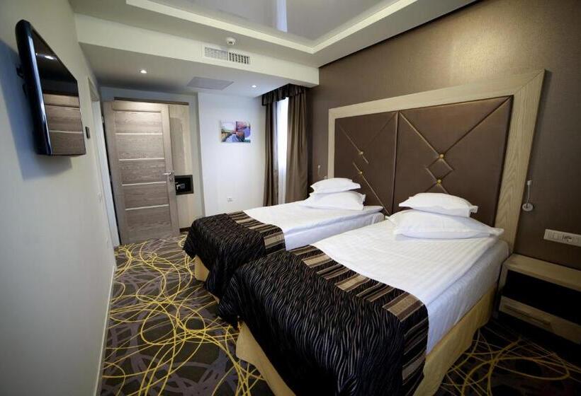 سوییت, Exclusive Hotel & More