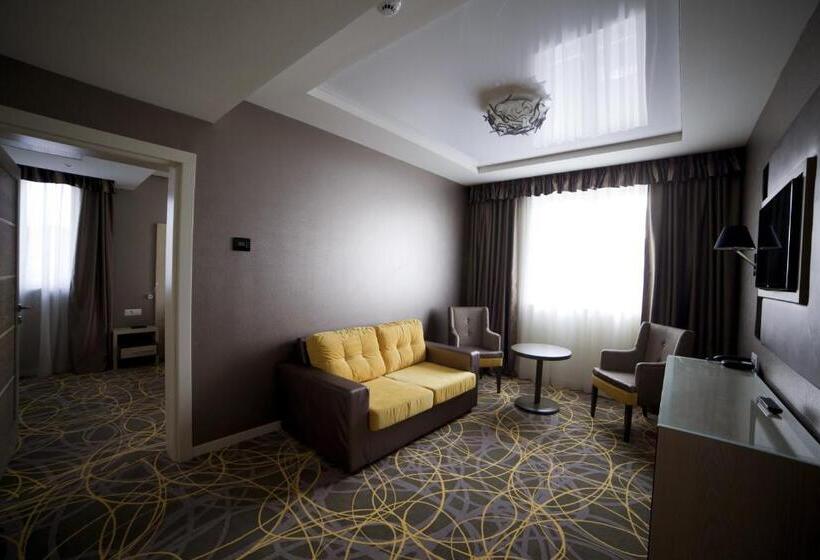 سوییت, Exclusive Hotel & More