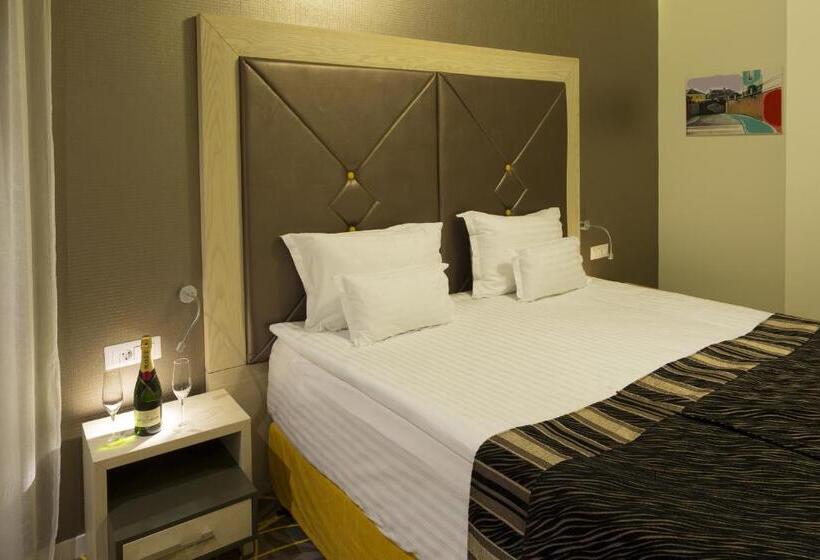 سوییت, Exclusive Hotel & More