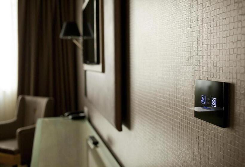 سوییت, Exclusive Hotel & More