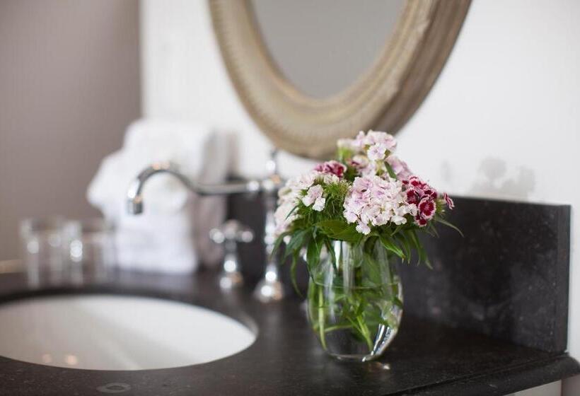 デラックスルーム, Manoir De Surville