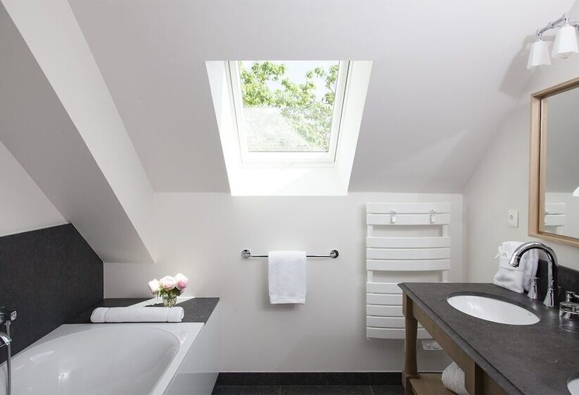 スイート, Manoir De Surville