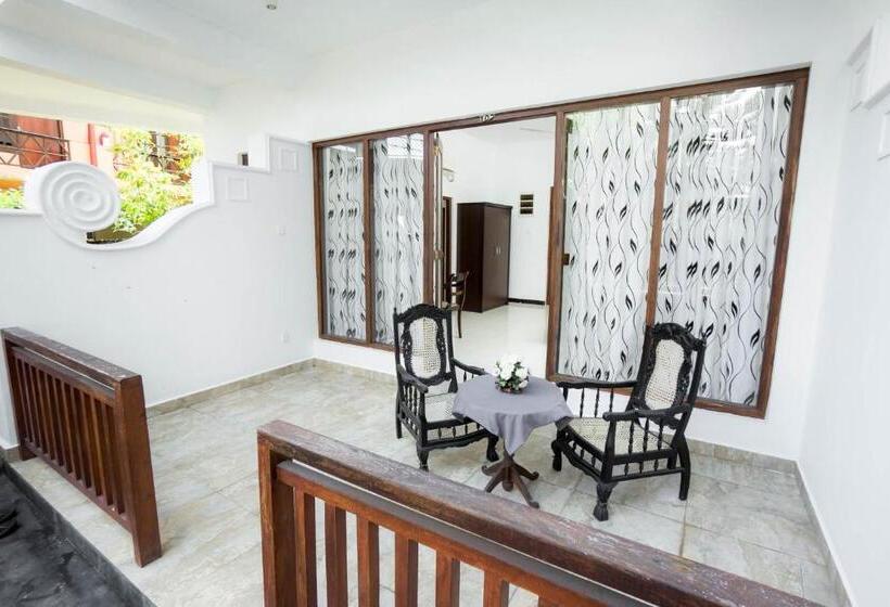 带阳台的标准单人间, Neptune Bay