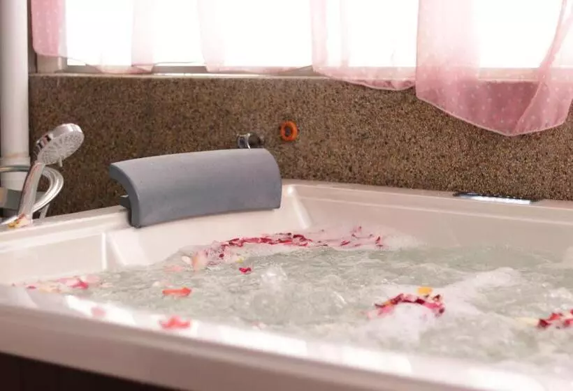 سوییت, Paradise Spa