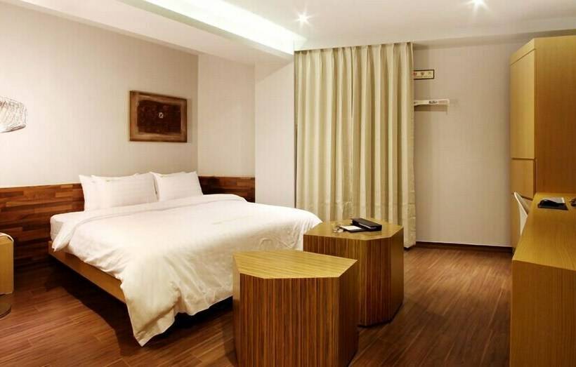 חדר דלוקס, Rich Diamond