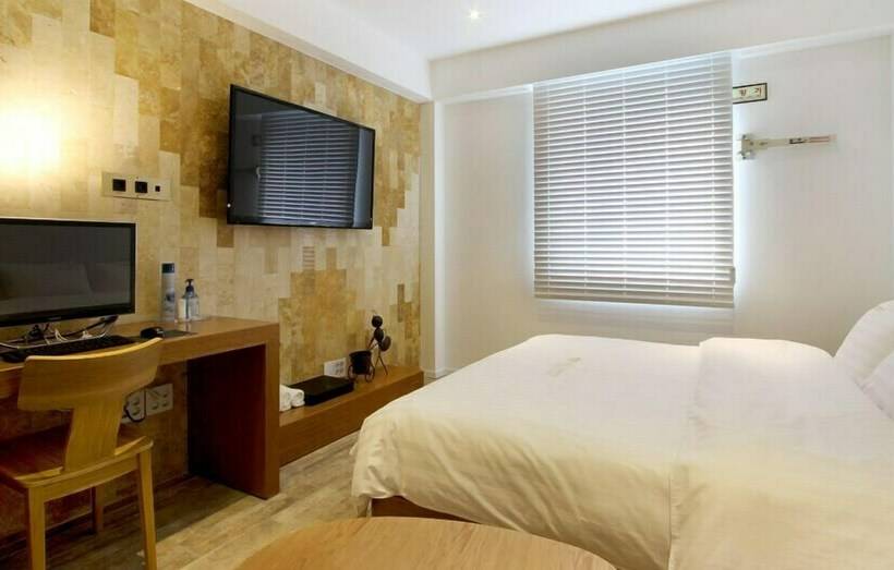 חדר דלוקס, Rich Diamond