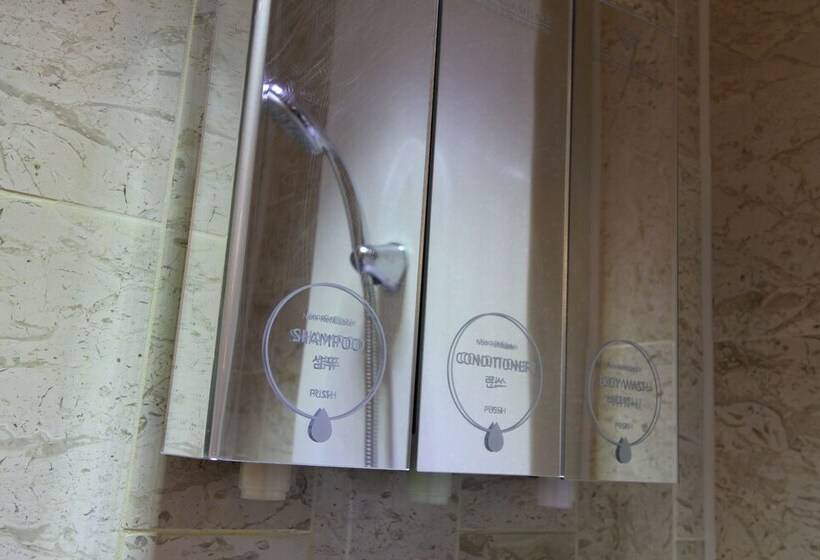 חדר דלוקס, Rich Diamond