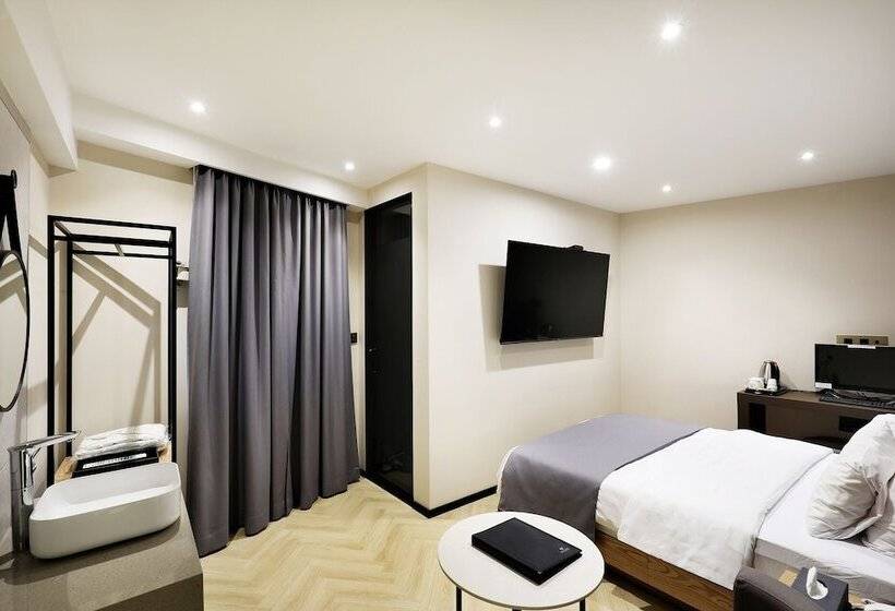 חדר סטנדרט, Rich Diamond