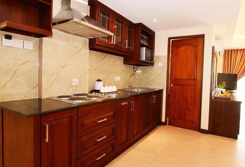 Habitación Cuádruple Deluxe, Serene Kandy