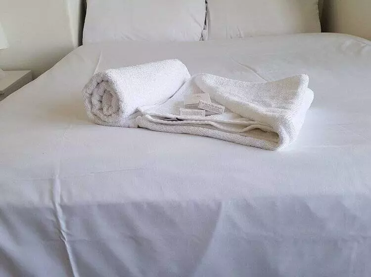 اتاق خانوادگی با سرویس بهداشتی مشترک, The Mews Inn