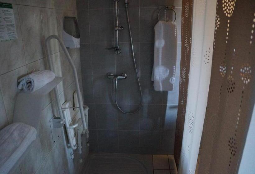 اتاق استاندارد برای معلولان, Ylang Ylang