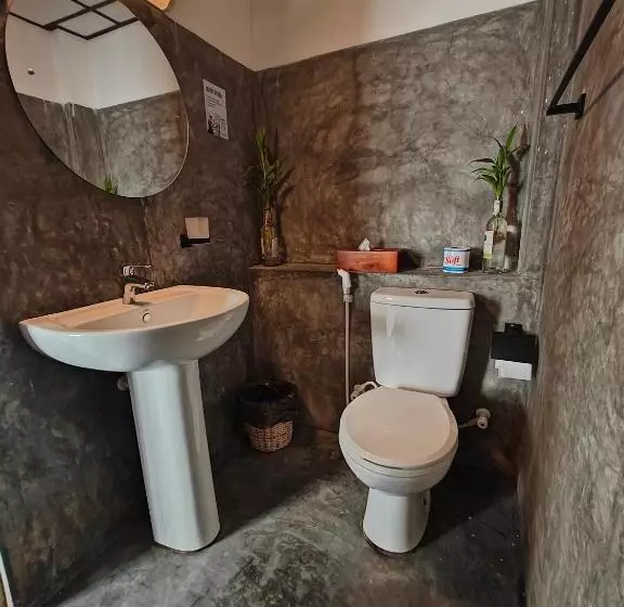 اتاق استاندارد با بالکن و چشم‌انداز دریا, Palmyrah Residencies