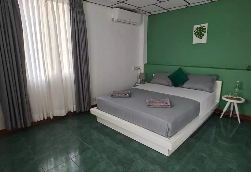 اتاق استاندارد با بالکن و چشم‌انداز دریا, Palmyrah Residencies