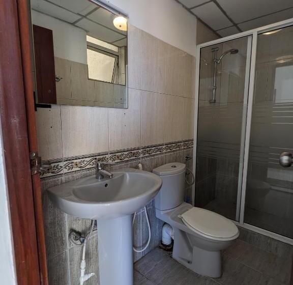 اتاق استاندارد با سرویس بهداشتی مشترک, Palmyrah Residencies