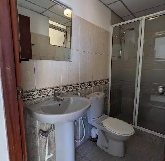 اتاق استاندارد با سرویس بهداشتی مشترک, Palmyrah Residencies